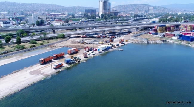 İzmir 'de Meles ve Arap derelerinde temizlik harekâtı sürüyor