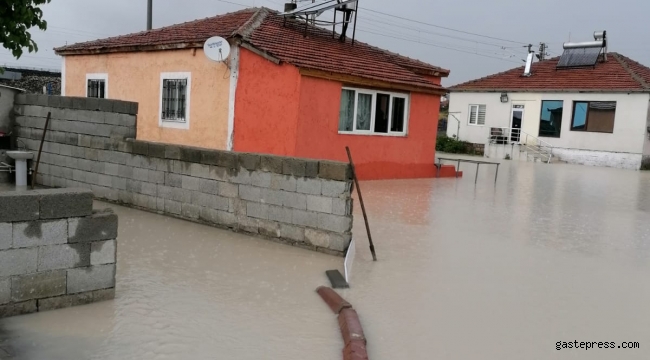 Kayseri'de sağanak hayatı olumsuz etkiledi