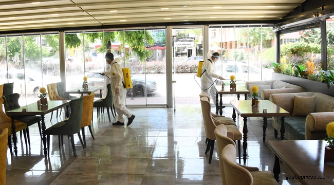 Konya'da Yeniden Açılan Kafe ve Kıraathanelerin Dezenfeksiyonu Yapılıyor!