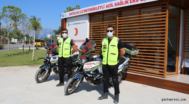 Motosikletli ambulanslar plajda !