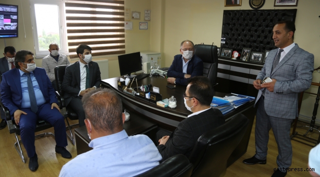 Sivas Belediye Başkanı Hilmi Bilgin Mezarlık İşleri Personeliyle Bir Araya Geldi