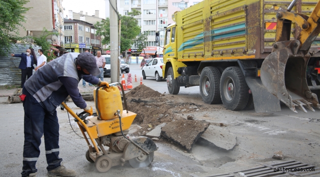 Sivas'ta Sağnak Yağış Sonrası Tıkanan Logarlarda Yenileme Çalışması Başlatıldı!