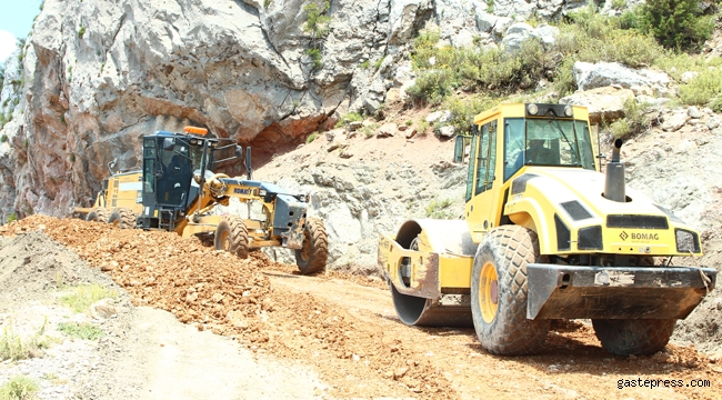 Antalya'da Sugözü grup yolunda stabilize asfalt hazırlığı!