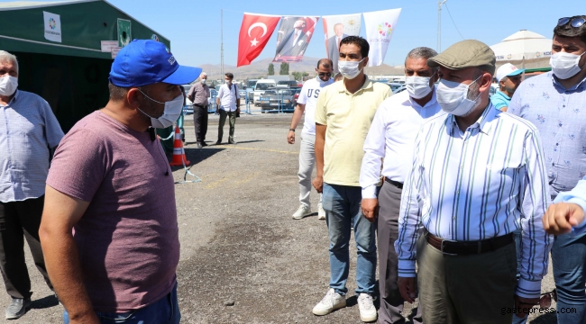 Başkan Çolakbayrakdar, kurban kesim alanını denetledi
