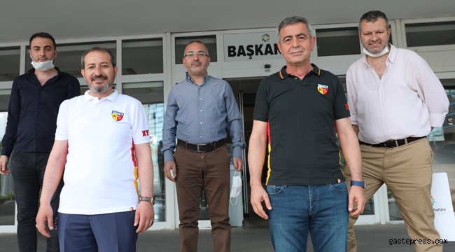İYİ Parti Kocasinan Belediye Meclis üyelerinden Kayserispor'a t-shırtlü destek geldi!