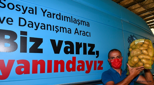 İzmir Büyükşehir üreticiyi desteklemeyi sürdürüyor; 100 ton patates alındı!