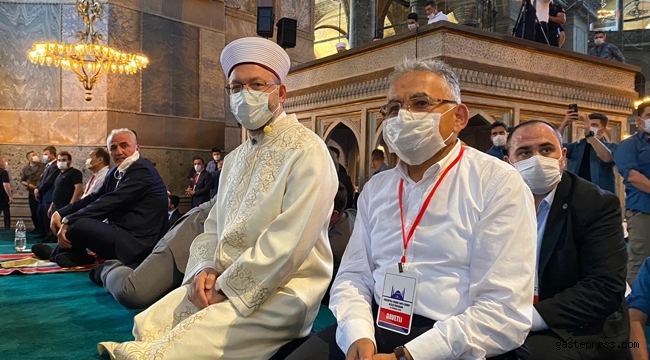 Kayseri Büyükşehir Belediye Başkanı Memduh Büyükkılıç, Ayasofya Camii'nde!