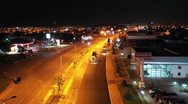 Kayseri Büyükşehir'de 7/24 Asfalt Mesai Devam Ediyor!