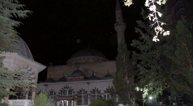 Kayseri'de, minareden atlayan genç yaralandı!