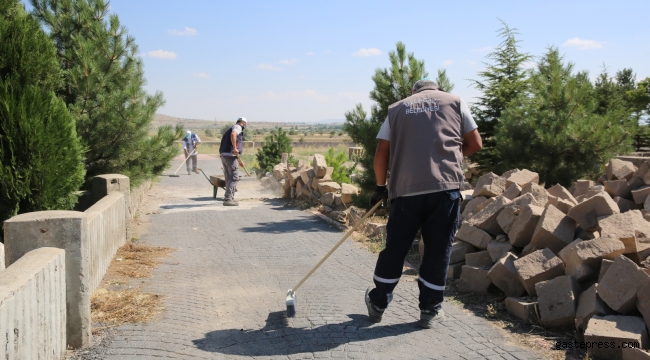 Kayseri Melikgazi Belediyesi'nden Bayram Öncesi Mezarlık Temizliği!