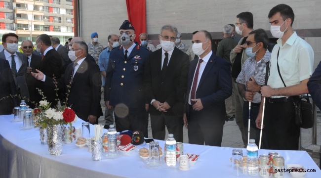 Kayseri protokolü sosyal mesafeli bayramlaştı!