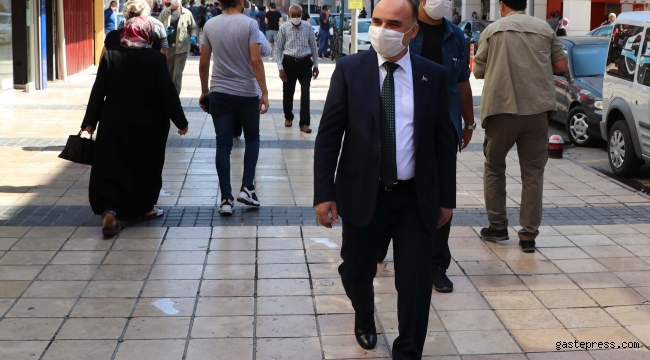 Kayseri Valisi'nden caddede maske ve sosyal mesafe uyarısı!