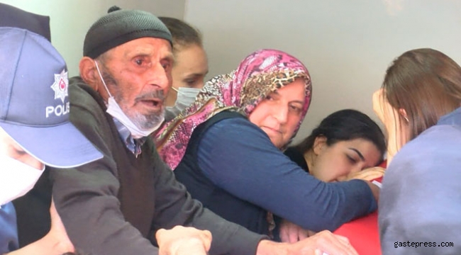 Şehit polisin Bağcılar'daki evinin önünde helallik alındı!