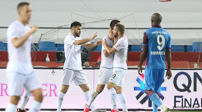 Trabzonspor kendi evinde can derdinde olan Konyaspor'a yenildi!