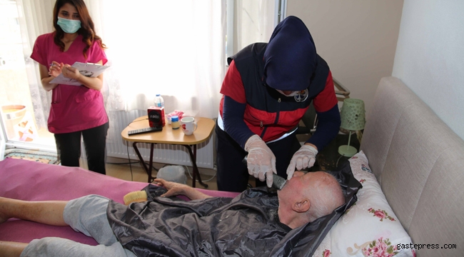Adana Büyükşehir'in evde bakım ve sağlık hizmeti aralıksız sürüyor!