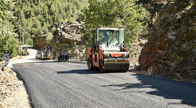 Adana Büyükşehir’in Toroslardan Akdeniz’e asfalt hamlesi sürüyor!