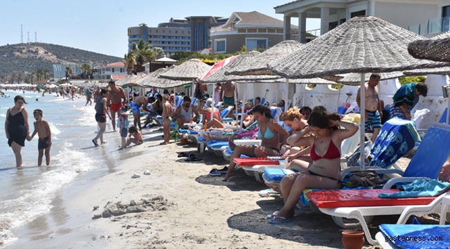 Çeşme Ilıca Plajı'nda bayram yoğunluğu yaşanmaya devam ediyor!