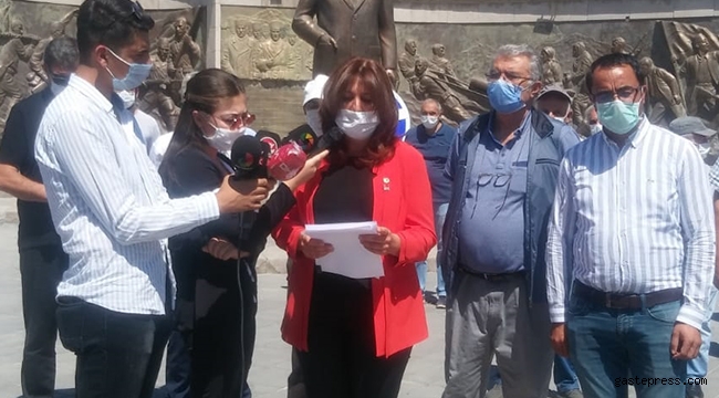 CHP Kayseri İl Başkanı Ümit Özer Cumhuriyet Meydanında Basın Açıklaması Yaptı!
