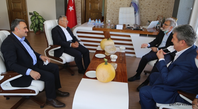 Eski Bakan Taner Yıldız ve Başkan Büyükkılıç Kayseri Develi Belediyesi'ni Ziyaret Etti!