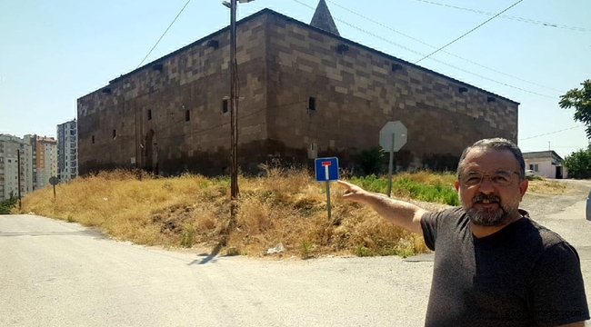 Kayseri'de, Defineciler tarafından tahrip edilen 'Köşk Medrese' onarılmayı bekliyor!