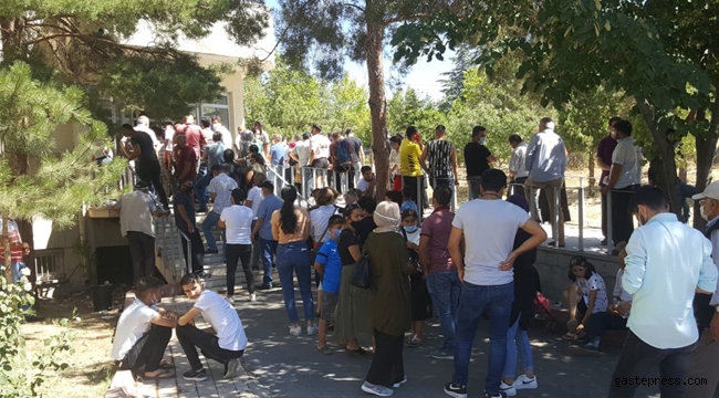 Kayseri'de 'koronavirüs testi' kuyruğu! 