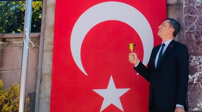 Okullar yarın açılıyor! Milli Eğitim Bakanı Ziya Selçuk'tan tüm öğrencilere "saat 09:00" çağrısı geldi!