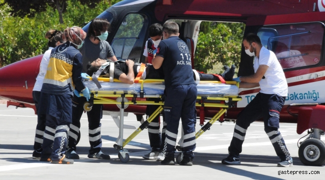 Ölümlü kazanın yaralı sürücüsü ambulans helikopterle hastaneye getirildi!