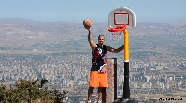 2 bin rakımlı Ali Dağı'nın zirvesinde basketbol oynadı!