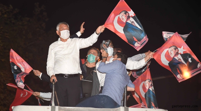 Adanalı Zafer Bayramı’nı dillere destan bir etkinlikle kutladı!