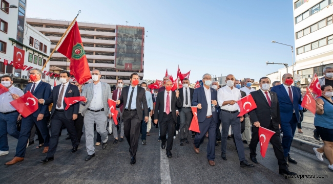 İzmir'de Kurtuluşun 98. yıldönümünde zafer yürüyüşü
