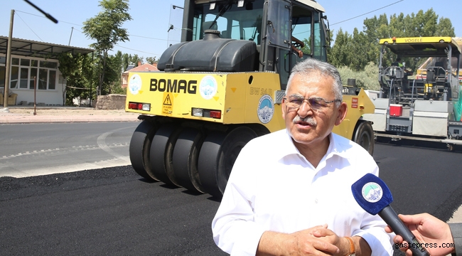 Kayseri'de Memduh Başkan Argıncık Mahallesi'ndeki Asfalt Çalışmalarını Denetledi!