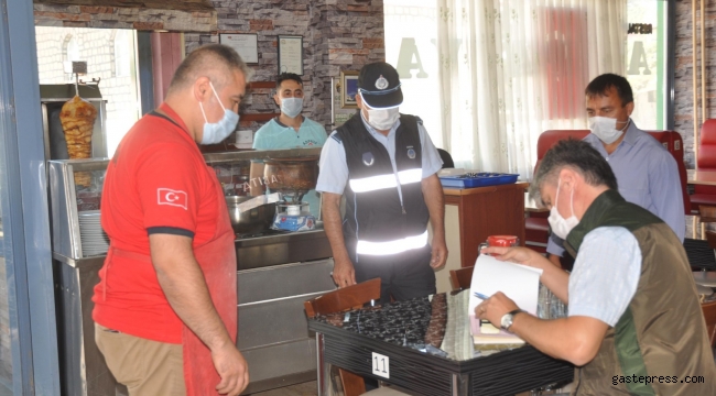 Kayseri Sarıoğlan'da koronavirüs denetiminde 15 kişiye para cezası!
