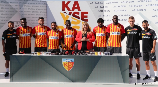 Kayserispor'dan imza şov!