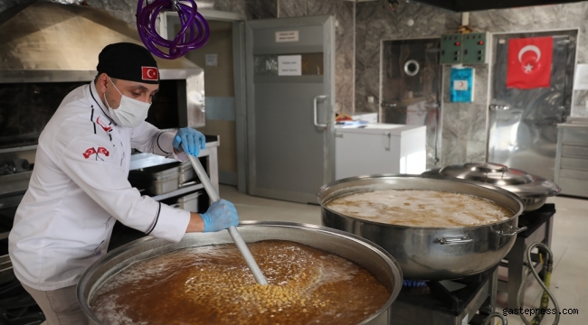 Kocasinan'da Sağlık Çalışanlarına Breketin Simgesi Aşure İkram Edildi!
