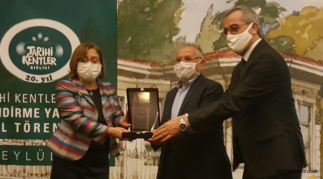 Memduh Başkan İstanbul&#039;dan Kayseri&#039;ye Ödülle Döndü!