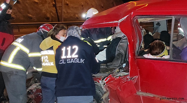 Düzce'de meydana gelen kazada eşyaların altında kalan 2 çocuk ağlayınca fark edildi!