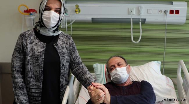 Kayseri'de, Koronavirüsü yenen eczacı, eşine refakatçi oldu!