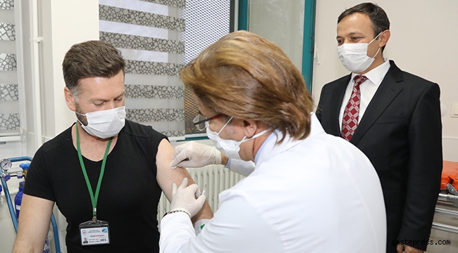 Kayseri Erciyes Üniversitesi'nde Covid-19 Karşı Geliştirilen Aşının İlk Dozu Gönüllülere Yapıldı!
