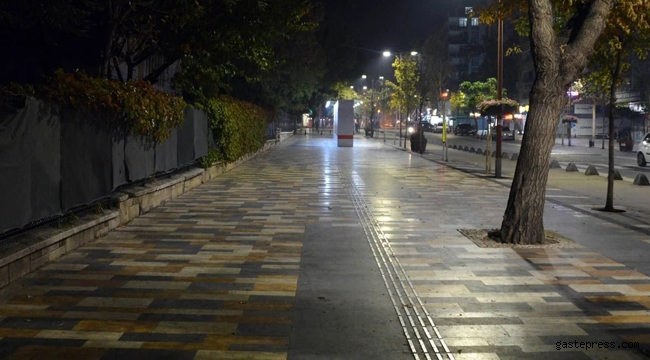 Türkiye'de herkes evlere koştu ve sokağa çıkma kısıtlaması başladı!