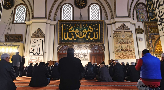 1 Ocak günü Cuma namazı camilerde kılınacak mı?