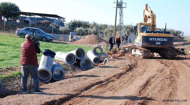 Adana Büyükşehir su baskını sorununu çözmek için olanaklarını seferber etti!