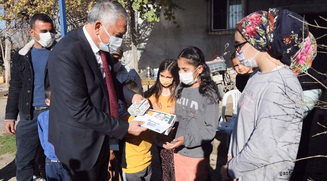 Adana'da, Başkan Zeydan Karalar, eğitime katılamayan 8 bini aşkın öğrencinin imdadına yetişti!