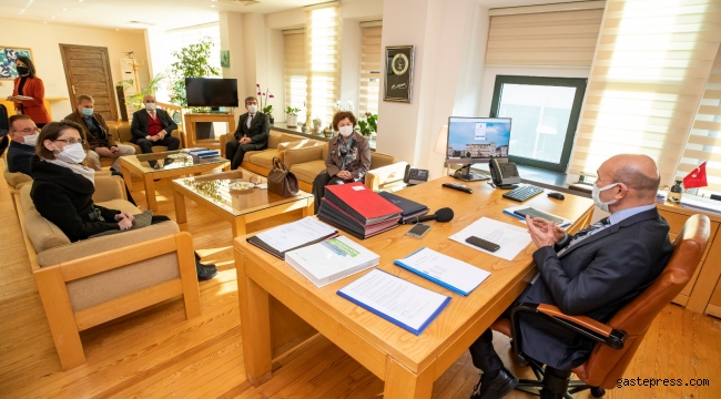 Apartman emekçilerine İzmir Büyükşehir Belediyesi sahip çıktı!