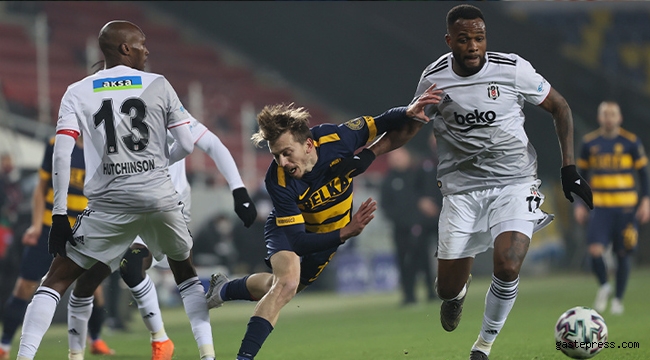 Beşiktaş'ta, Vida kafasını kullandı!