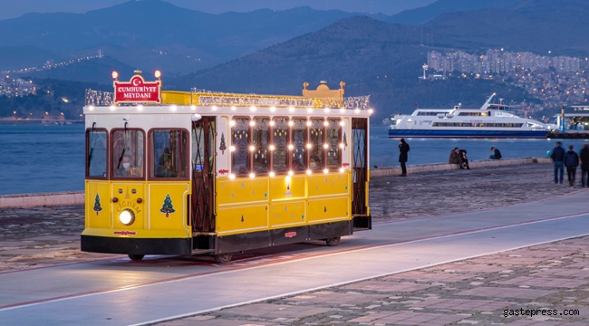 İzmir'de Nostaljik tramvay Çiğdem yeni yıl için süslendi!