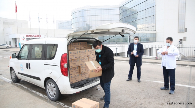 Kayseri Büyükşehir'den Şehir Hastanesi'ne 3 Bin Adet Hazır Paket Su!