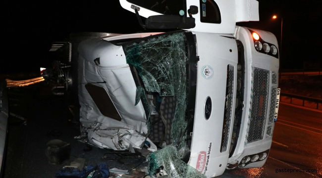 Kayseri'de süt yüklü kamyon devrildi: 1 yaralı!
