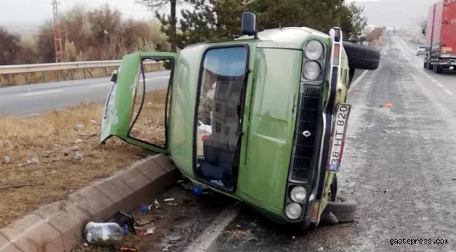 Kayseri'de TIR, otomobile çarptı: 4 yaralı!
