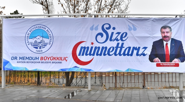 Kayseri’den sağlık çalışanlarına afişli kutlama!