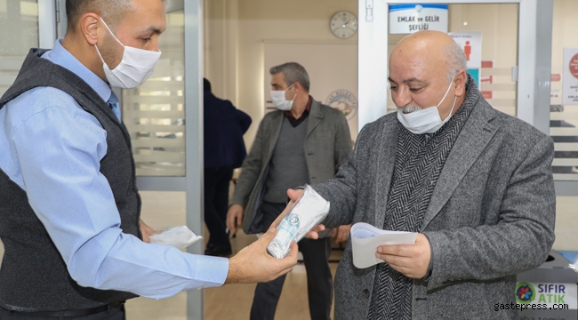 Kayseri Talas'ta Vergi Yapılandırması İçin Gelenlere Hijyen Paketi!